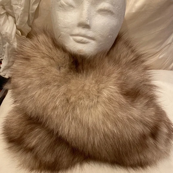 Vintage light color blond fur neck collar goes on jackets or coats